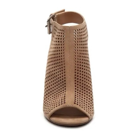 Tahari Margaret 2 Camel Suede Cut Out Peep Toe Slingback Block Heels Womens 10 - Picture 2 of 13